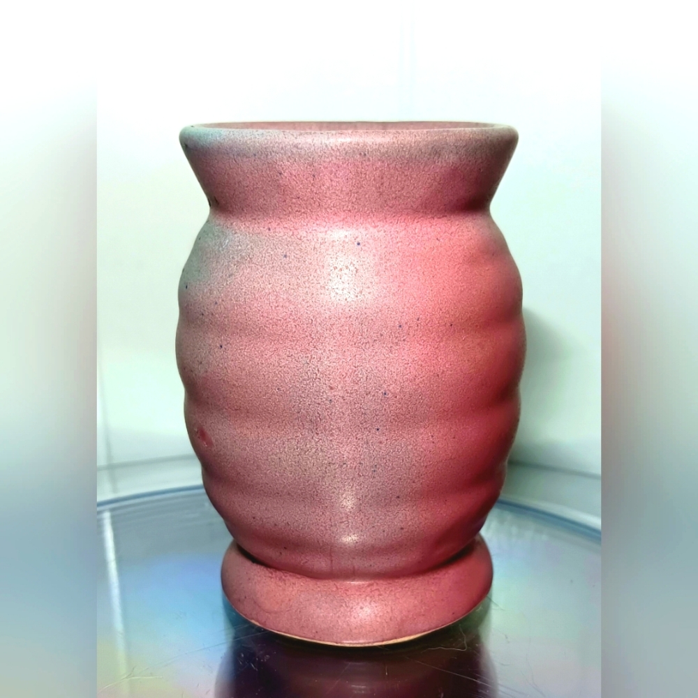 Vintage Niloak Art Pottery Hywood Ozark Dawn Ribbed Bud Vasr